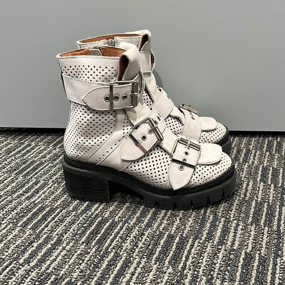 Jeffrey Campbell chunky zip boots 7